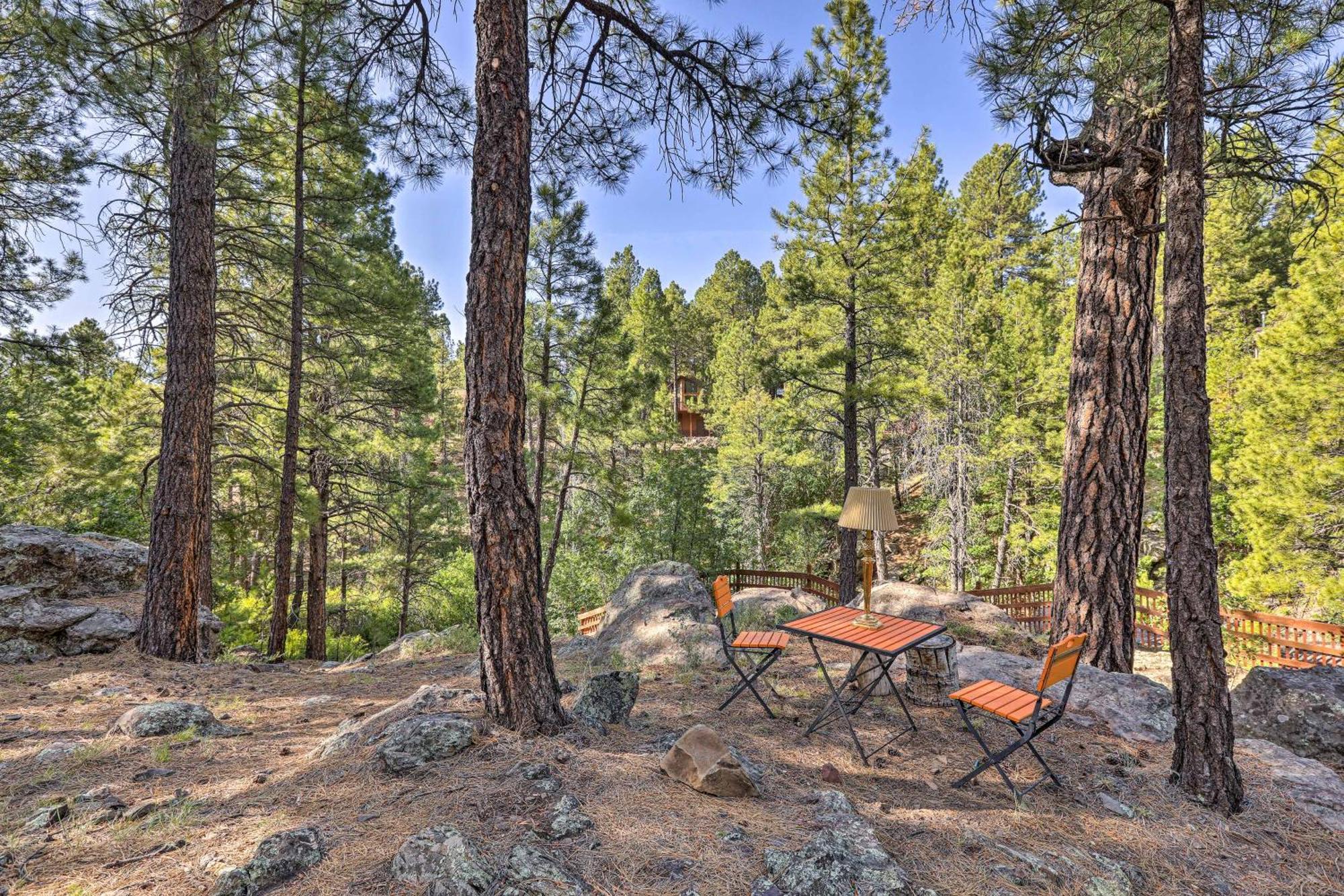 Woodsy Flagstaff Hideaway With Deck And Sunroom! Mountainaire Eksteriør bilde